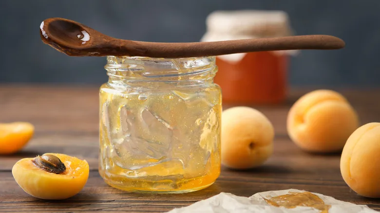 Don’t Throw Away Jam Jars Before Trying This Cocktail Trick